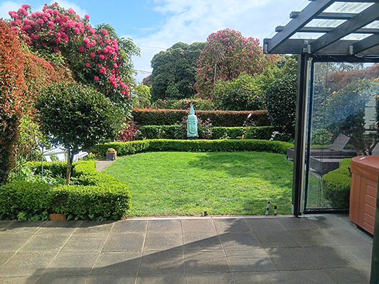 Guysers courtyard and garden